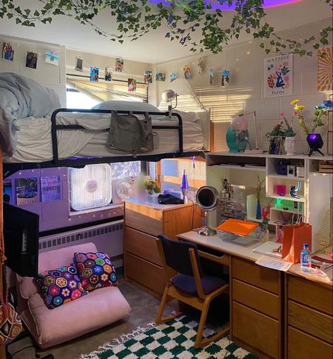 Dorm Storage Aesthetic, Coolest Dorm Rooms, Lofted Dorm Beds Layout, Double Dorm Room Into Single, Dorm Room Single, Dorm Loft Bed, Dorm Set Up Layout, Single Dorm Room Ideas, Dorm Storage Ideas