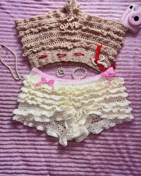 Crochet Lounge Set, Aesthetics Fashion, Self Care Sunday, Sunday Routine, Crochet Clothing And Accessories, Crochet Clothing, Crochet Stuff, Diy Crochet Projects, Lounge Set