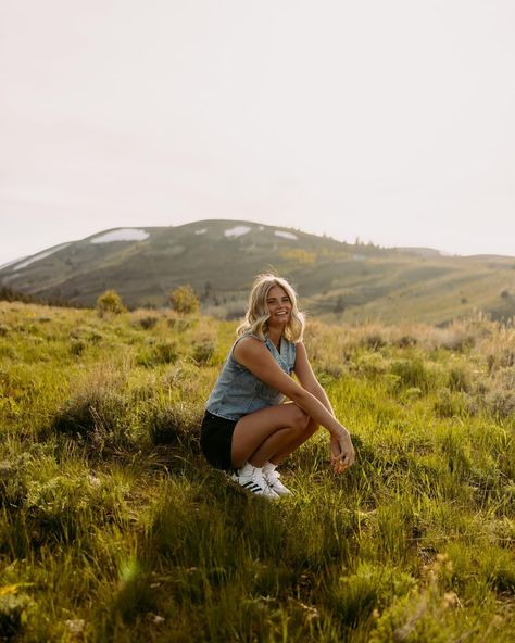 @kaidence.mitchell I adore you 🤩🌾🩷 #utahphotographer #idahophotographer #seniorpictures #familypictures #mountainlovers #idahodaily #outdoors #photographylife #trendyoutfits #photooftheday #idaho #utah #wyoming #montana Pretty Senior Pictures, Senior Pictures Utah, Mountain Portraits, Utah Fall, Mountain Photoshoot, Cute Senior Pictures, Senior Photoshoot Poses, Summer Senior Pictures, Cute Photo Poses