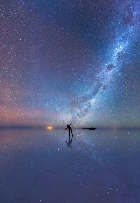 15. “The Mirrored Night Sky”, by Xiaohua Zhao, China | 17 Phenomenal Pictures Of Space That Will Fill You With Awe Cer Nocturn, Tata Surya, Sky Full Of Stars, Whatsapp Wallpaper, Wallpaper Tumblr, Sky Full, Space Photos, Space Pictures, Wallpaper Iphone Disney