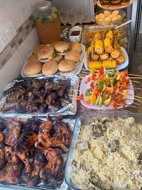 Bbq Ideas Food, Bbq Party Ideas, Barbecue Dishes, Bbq Feast, Barbecue Dinner, Bbq Event, Cookout Menu, Bbq Party Food, Cookout Party