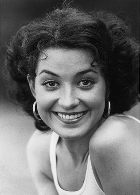 https://flic.kr/p/2cwZMZp | Annie Potts beautiful photo 1978 Corvette Summer, Annie Potts, Yearbook Pictures, Celebrities Then And Now, Tattoo Photography, School Yearbook, Mark Hamill, Custom Label, Press Photo