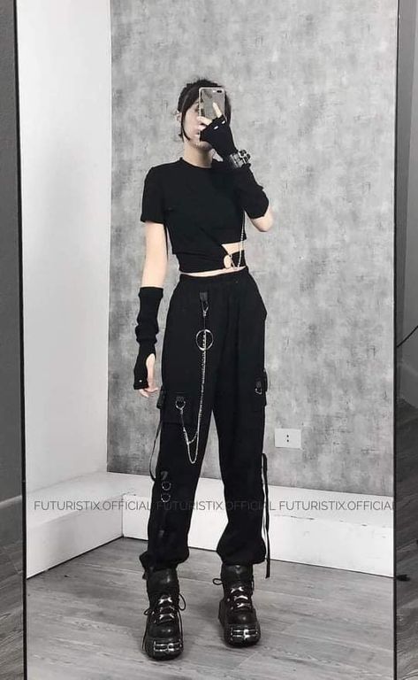 Techno Black Outfit, Mafia Girls Aesthetic Outfit, Kpop Techwear, Mafia Girls Outfit, Mafia Queen Outfit, Mafia Girl Outfits, Mafia Dress, Tomboyish Outfits, Techno Outfit