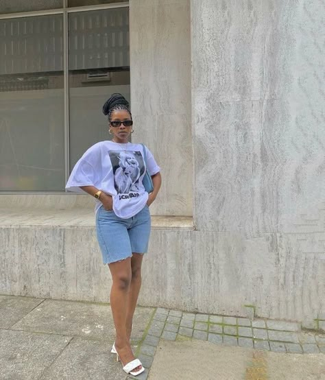 Casual Summer Outfits Black Women Street Styles, Sandel Outfit, Everyday Fashion Outfits Casual, Lookbook Outfits Spring 2023, Streetwear Fashion Women Spring, Jeans Shorts Outfits Women, Everyday Outfits Black Women, Modest Shorts Outfits, Simple Outfit Ideas Casual