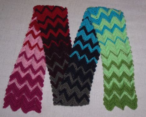 https://knitcidents.wordpress.com/2009/11/17/zigzag-scarf-free-crocheting-pattern/ Zig Zag Crochet Pattern, Crochet Blanket Yarn, Zig Zag Scarf, Chevron Crochet Patterns, Zig Zag Crochet, Chevron Crochet, Crochet Cowl Pattern, Dishcloth Crochet Pattern, Vintage Crochet Patterns