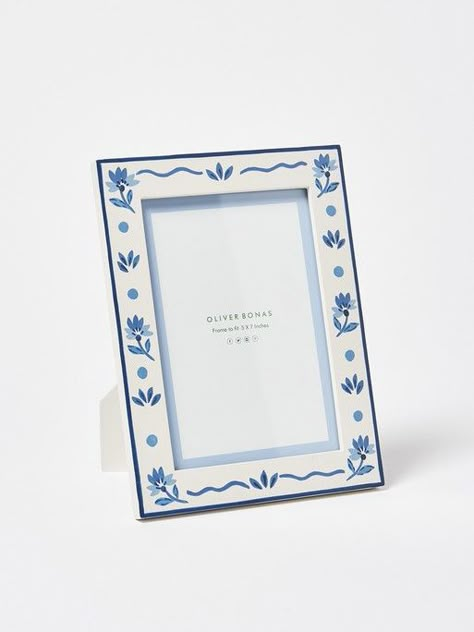 Cute Picture Frames, Hand Painted Frames, Coastal Room, Blue Picture Frames, Country Cottage Style, College Room, Wooden Photo Frames, Room Redo, Frame Stand