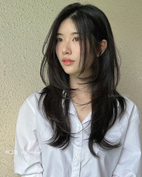 Asian Long Hairstyles Women, Layered Haircut Long Bangs, Framing Hairstyles, Korean Women Hair, Layered Haircut Asian, Kpop Medium Length Hair, Long Wolfcut Straight Hair, Haircuts For Long Hair No Bangs, Asian Girl Haircut Medium