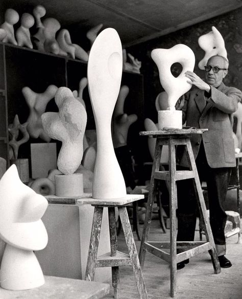 ALIUM on Instagram: “Sculptor Jean Hans Arp in his studio in Clamart, France, 1958. Photo by Pablo Volta.” Henry Moore Sculptures, Hans Arp, Iconic Artists, Jean Arp, Fashion Gone Rouge, Georges Braque, National Gallery Of Art, Artist Studio, Sculptor