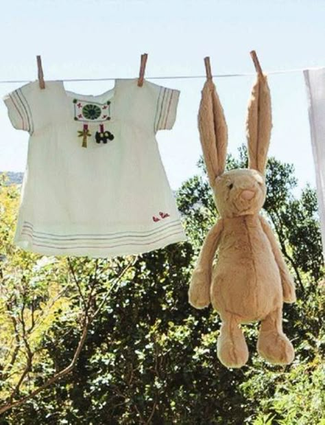 Sky Jade, Toys Drawing, Somebunny Loves You, Childhood Art, Style Anglais, Laundry Drying, Washing Line, Clothes Line, Blog Photo