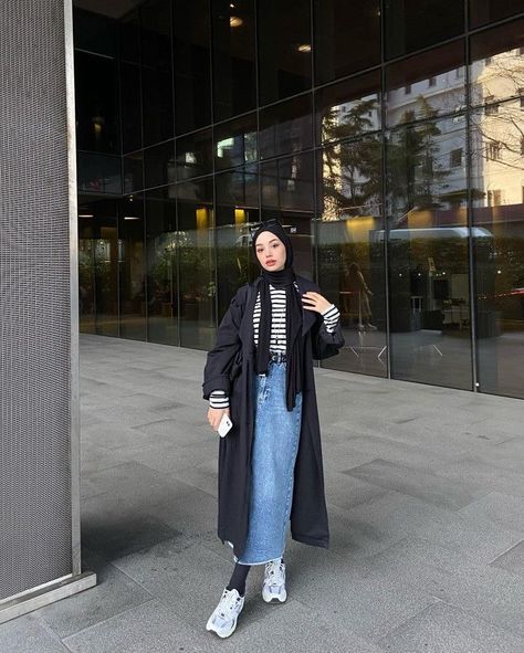 Hijab Style Winter Outfit Ideas Skirt, Long Jeans Skirt Outfit Hijab, Outfit Ideas For Hijabi Women, Jeans Skirt Outfit Hijab, Long Jean Skirt Outfits, Long Denim Skirt Outfit, Stylish Outfits Casual, Hijab Fashion Summer, Estilo Hijab