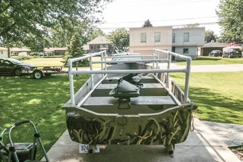 Duck Boat Blind Diy, Pvc Duck Blind, Duck Boat Ideas, Hunting Garage, Boat Makeover, Duck Blinds, Pontoon Ideas, Duck Hunting Blinds, Boat Modifications