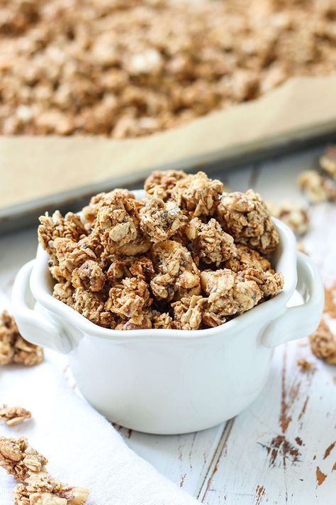 Baking Checklist, Chunky Granola Recipe, Healthy Granola Recipes, Foods For Fat Loss, Chunky Granola, Crunchy Breakfast, Diy Granola, Gluten Free Granola Bars, Best Meal Prep Recipes