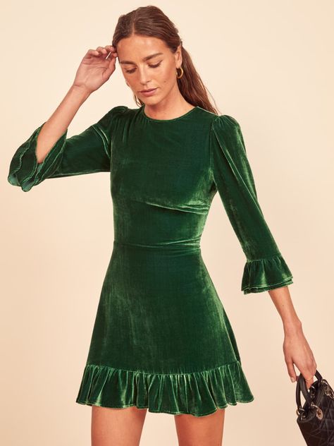 $248 10/15/20 Mountain Dress, Ruffle Velvet Dress, Elegant Green Dresses, Emerald Green Dresses, Velvet Flares, Green Velvet Dress, Vestidos Vintage, Slim Fit Dresses, Mini Velvet Dress