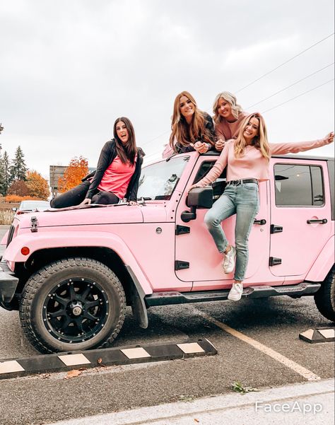 Light Pink Jeep Wrangler, Pink Jeep Aesthetic, Light Pink Jeep, Pink Jeep Accessories, Modificaciones Jeep Xj, Baddie Cars, Pink Glitter Paint, Pink Jeep Wrangler, Pink Seat Covers