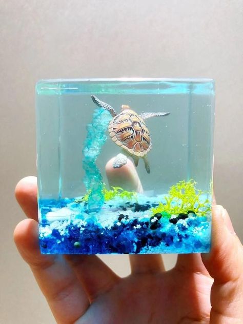 Resin Paperweights, Resin Aquarium, Epoxy Molds, Resin Diorama, 3d Fish, Crystal Paperweight, Diy Resin Projects, Resin Uses, Resin Ideas