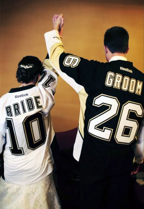 A cool and unique way of adding your own personal touch to your day! #penguins #pittsburgh #wedding #ideas #sportfan Hockey Proposal, Steelers Wedding, Hockey Wedding Theme, 30s Wedding, Hockey Wedding, Penguin Wedding, Pittsburgh Pride, Never Getting Married, Sports Wedding