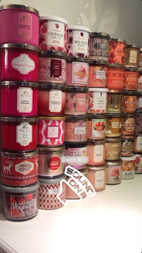 Candle Collection Aesthetic, Bath And Body Candles, Body Wash Products, Girly Bedroom Decor, Candle Organization, Smelling Candles, Body Candles, Retro Room Decor, Candle Obsession