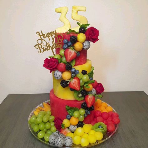 lisas_fruit_bouquets on Instagram Fruit Cakes Birthday, Watermelon Fruit Cake, Watermelon Cake Recipe, Fruit Tray Designs, Perfect Birthday Cake, Fruit Bouquet Ideas, Fruit Bouquets, Fruits Cake, Edible Fruit Arrangements