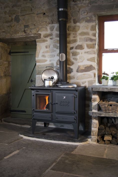 Wood fired cooking and heating stove for rural retreats. Made in Britain. Small Wood Stoves, Log Home Kitchen, Fireplace Cooking, Wood Burning Stoves Living Room, Roast Dinners, Wood Burning Cook Stove, Small Wood Stove, Wood Fired Cooking, Wood Stove Cooking