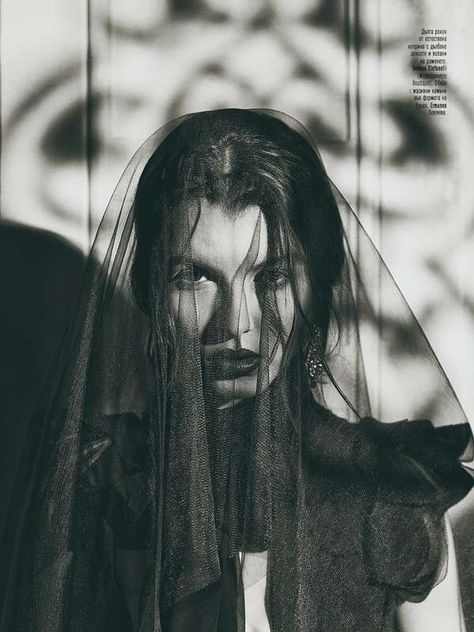 Cavalleria Rusticana, Mode Editorials, Gothic Looks, Photographie Inspo, Black And White Photograph, Halloween Photoshoot, غرفة ملابس, Salou, Six Feet Under