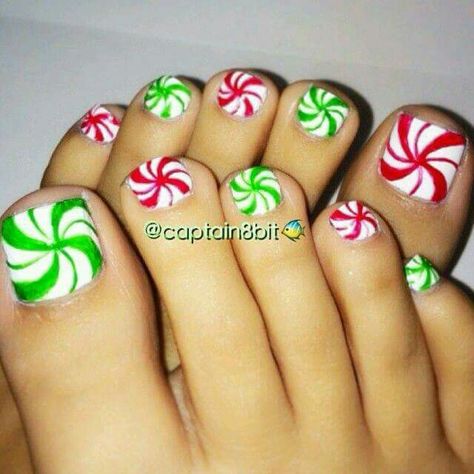 Love these for Christmas Xmas Manicure, Christmas Toes, Do It Yourself Nails, Simple Toe Nails, Manicure Designs, Unghie Nail Art, Christmas Manicure, For Christmas, Pedicure Designs