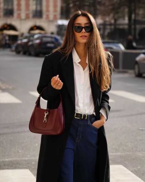 in my gucci era | Instagram Donna Suits, Uni Outfits, Relaxed Outfit, Transition Outfits, Red Accents, Minimalist Aesthetic, Minimal Fashion, Autumn Summer, Jean Outfits