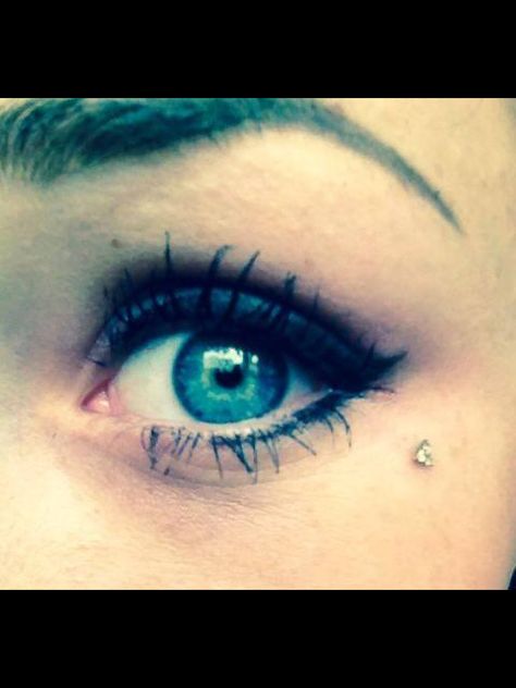 love the stud under the eye Under Eye Piercing, Microdermal Piercing, Orbital Piercing, Eye Piercing, Second Piercing, Types Of Piercings, Body Modification, Body Modifications, Soft Skin