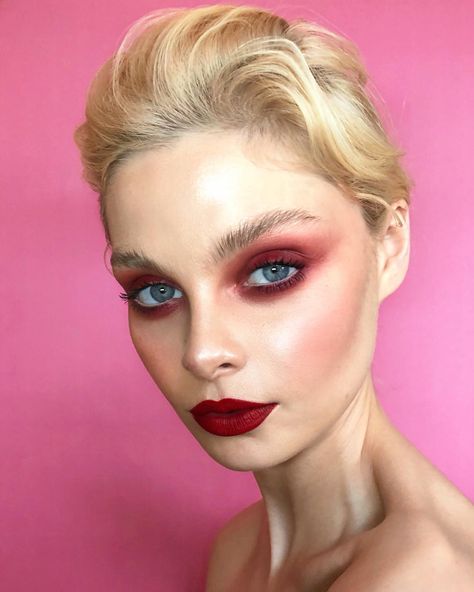 Makeup Red Eyeshadow, Red Eyeshadow, Smink Inspiration, Photoshoot Makeup, Red Makeup, Trendy Makeup, Blue Makeup, Editorial Makeup, Makeup Goals