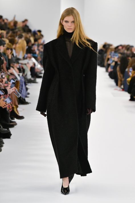 Ida Heiner, Boss Style, Givenchy Paris, Winter Trends, Fashion Board, Mom Boss, Winter 2023, Fall 2023, Winter Style