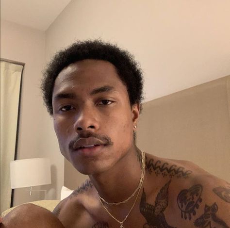 steve lacy icons Steve Franks, Steve Lacy, Music Collection, Listen To Music, Attractive People, Pretty Men, Comme Des Garcons, The Mirror, Rappers