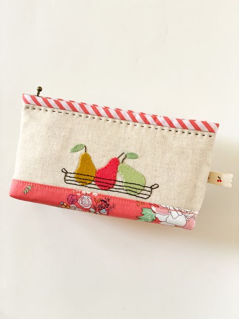 Minki Kim, Pear Pattern, Whimsical Style, Easy Face Mask Diy, Quilted Purses, My Sewing Room, Fabric Markers, Whimsical Fashion, Wool Applique