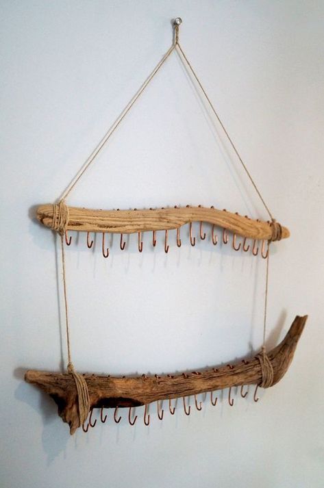 Jewelry wall hanger made with authentic driftwood found along the coast of New England. This piece features hand shaped copper wire hooks and hemp twine. Top tier has 16 hooks and measures approximately 9.2 inches Bottom tier has 14 hooks and measures approximately 10.2 inches The twine length between the two tiers is 6.5 inches Selling Jewelry Display, Jewelry Wall Hanger, Diy Jewelry Hanger, Rustic Jewelry Display, Branches Diy, Driftwood Art Diy, Driftwood Jewelry, Driftwood Projects, Budget Crafts