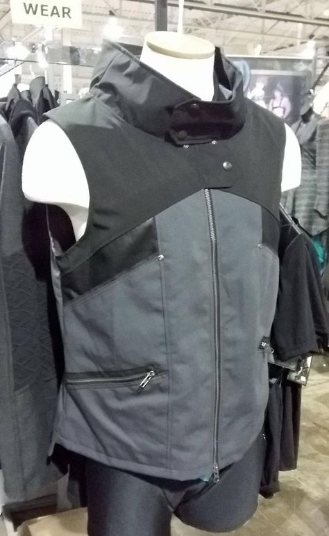 Descendants Redesign, Futuristic Outfit Men, Cyberpunk Outfit Male, Cyberpunk Aesthetic Outfit, Vest Jacket Outfit, No Sleeve Jacket, Solarpunk Fashion, Vest With Hoodie, Cyberpunk Men