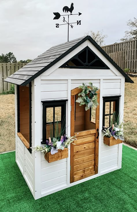 Garden Playhouse Diy, Playhouse Outdoor Makeover, Outdoor Playhouse Remodel, Playhouse Exterior Ideas, Greenhouse Playhouse, Playhouse Colors, Colorful Playhouse, Wood Playhouse Makeover, Diy Playhouse Outdoor