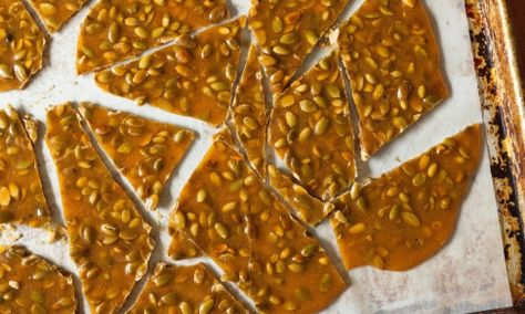 Pumpkin-Brittle-Broken-MB 12-37-32 Pumpkin Brittle Recipe, Seed Brittle Recipe, Pumpkin Seed Brittle Recipe, Pumpkin Brittle, Easy Pumpkin Seeds, Pumpkin Seed Brittle, Hawaiian Fried Rice, Sweet Pumpkin Seeds, Shelled Pumpkin Seeds