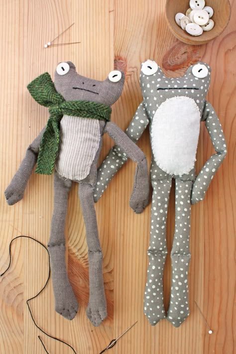 frog (or toad) doll tutorial – ann wood handmade Stuffed Rabbits Handmade, Sewing Patterns Pillows, Homemade Toys For Babies, Stuff To Sew And Sell, Easy Felt Toys Diy, Chicken Sewing Pattern Free, Handmade Diy Gift Ideas For Best Friend, Homemade Stuffed Animals Easy, Trending Sewing Projects