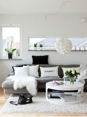 Although I love all-white decor, a white couch always seems impractical. A grey couch seems like a great alternative. Grey Couch White Rug, Couch White, White Rugs, White Coffee Table, Grey Couch, Black And White Living Room, Black Living Room, White Living, White Living Room