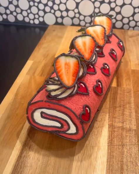 Swiss Roll Recipe, Swiss Roll Cakes, Swiss Rolls, Kek Lapis, Swiss Roll Cake, Cake Roll Recipes, Patterned Cake, Easy Cake Decorating, Cake Decorating Designs