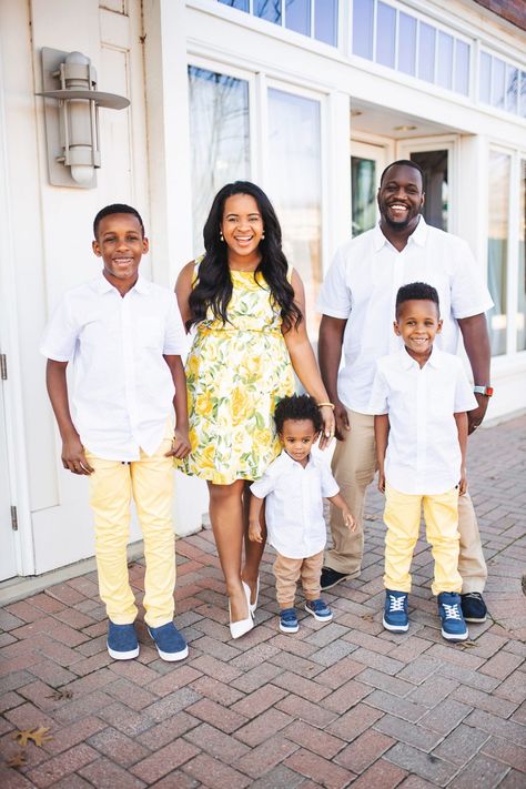 It’s no secret that I love matching with my family!  It is something that I enjoy doing and I will continue to do until my boys don’t let me anymore.  If you love to match then you are on the brink of having back to back holidays that you need to get ready for.  Between Easter, Mother’s Day, and Father’s day they are all great opportunities to find matching family outfits for spring. #fashion #matchingoutfits #familyfashion #easter #mothersday #fathersday #familyoutfits #spring #springfashion Matching Kids Outfits, Spring Family Pictures, Newborn Photo Outfits, Sibling Outfits, Spring Family, Coordinating Outfits, Family Picture Outfits, Dallas Fashion, Target Clothes