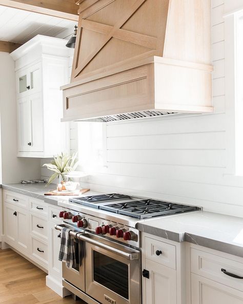 This farmhouse kitchen features grey quartz countertop. Cambria quartz color is Clareanne in a matte finish. The designer have taken a 2cm stone and mitered the edge so the finished edge width is 2 1/4″. Modern Farmhouse Kitchen Backsplash, Farmhouse Kitchen Backsplash Ideas, Modern Kitchen Backsplash, White Modern Farmhouse, Farmhouse Kitchen Backsplash, Shiplap Backsplash, Modern Home Decor Kitchen, Hood Ideas, Farmhouse Backsplash