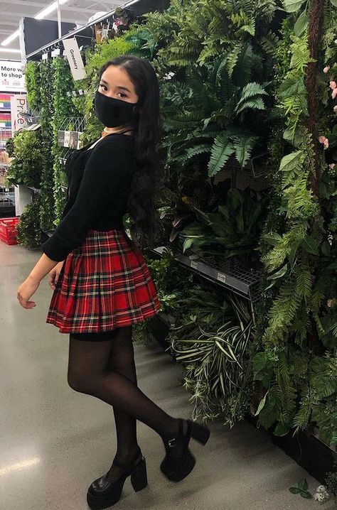 Red Check Skirt Outfit, Pleated Skirt Outfit Aesthetic, Scottish Skirt Outfit, Red Pleated Skirt Outfit, Checked Skirt Outfit, Red Tennis Skirt, Feminine Aesthetic Outfits, Red Skirt Outfits, Skirt Outfits Aesthetic