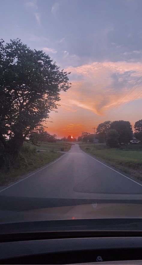 prettt sunset pics #sunset #aesthetic #driving #prettysunset #wallpaper Aesthetic Road Wallpaper, Driving Wallpaper, Aesthetic Driving, Road Wallpaper, Aesthetic Road, Driving Aesthetic, Blue Sky Photography, Magical Stuff, Sunset Drive