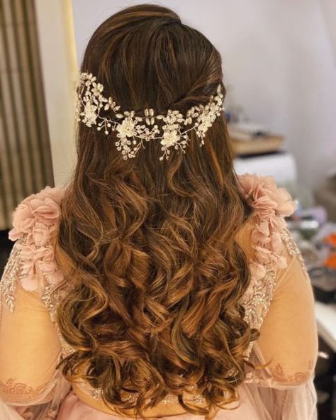 Hair Style Accessories for Indian Wedding Hairstyles Funky Hairstyles For Long Hair, Hear Style, Engagement Hairstyles, Easy Hairstyles For Thick Hair, Hairdo Wedding, Indian Wedding Hairstyles, Side Hairstyles, Open Hairstyles, Bridal Hairstyles