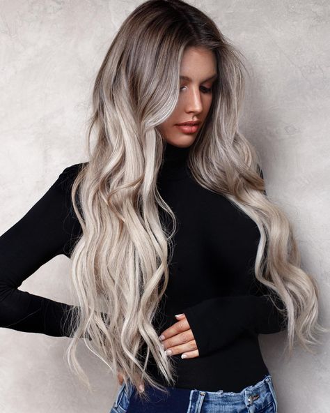 Chrissy Rasmussen on Instagram: “Darker locks for this beauty @kelsrfloyd 💁🏼‍♀️🤰🏼❤️😍🥰 // w/ @habit.hand.tied.extensions | Formula & webinar soon on www.haircation.com…” Grey Balayage, Buttery Blonde, Blond Balayage, Hair Blond, Stylish Short Hair, Blonde Waves, Balayage Blonde, Blonde Lace Front Wigs, Ombré Hair