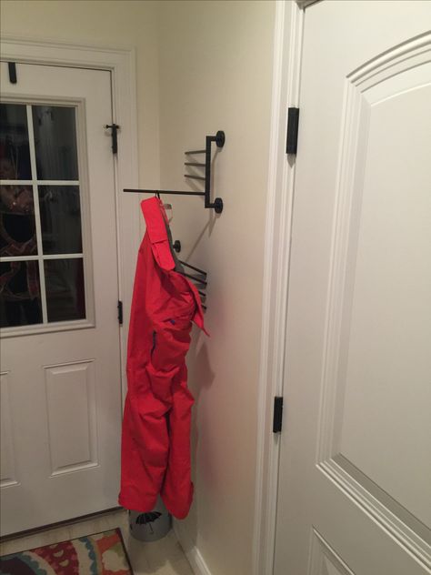 Winter wet snow clothes drying rack by the door Wet Winter Clothes Storage, Wet Snow Clothes Storage, Snow Gear Storage, Winter Clothes Drying Ideas, Wet Winter Gear Storage, Closet Winter Clothes Storage, Snow Gear Organization, Winter Clothes Storage Ideas, Winter Mudroom