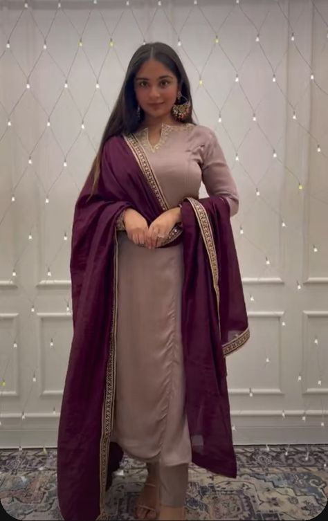 Suit Traditional Women, Morpich Colour Dress, Synthetic Kurti Designs, Suit Poses Women At Home, Colour Combination With Purple, Teal Color Combinations Outfits, Suit For Indian Wedding, Suit Stiching Ideas Indian, Purple Suit Women Indian