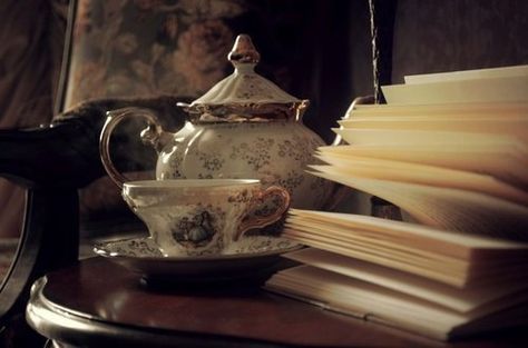 Sometimes Even the Best Tea Cups Are Chipped Foto Muro Collage, Medieval Aesthetics, Claire Fraser, The Infernal Devices, I'm With The Band, Dark Academia Aesthetic, The Secret History, Academia Aesthetic, Best Tea