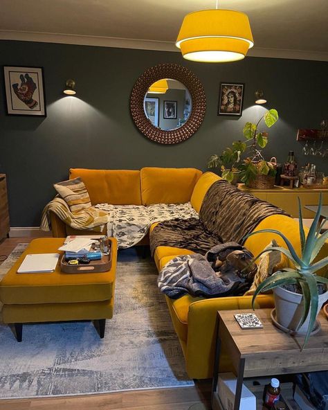 Yellow Ochre Living Room, Gold Sofa Living Room Color Schemes, Mustard Sofa Living Room Ideas, Yellow Sofa Living Room Ideas, Yellow Couch Living Room Ideas, Interior Design Showroom, Diy Bedroom Decor Ideas, Gold Sofa, Yellow Sofa