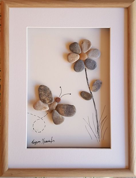 Butterfly Stone Art, Pebble Rock Art Ideas, Pebble Art Butterfly, Rock Frame Art, Butterfly Pebble Art, Pebble Art Flowers, Butterfly Rock Art, Animal Pebble Art, Rock Pictures Diy Pebble Art Family