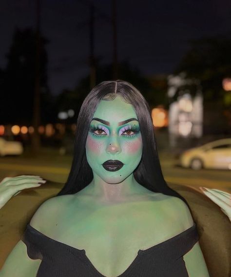 Halloween Witch Makeup Ideas Green, Green Witch Makeup Halloween, Witch Makeup Green, Green Witch Makeup, Wicked Witch Makeup, Elphaba Makeup, White Foundation Makeup, Wicked Makeup, Halloween Makeup Witch